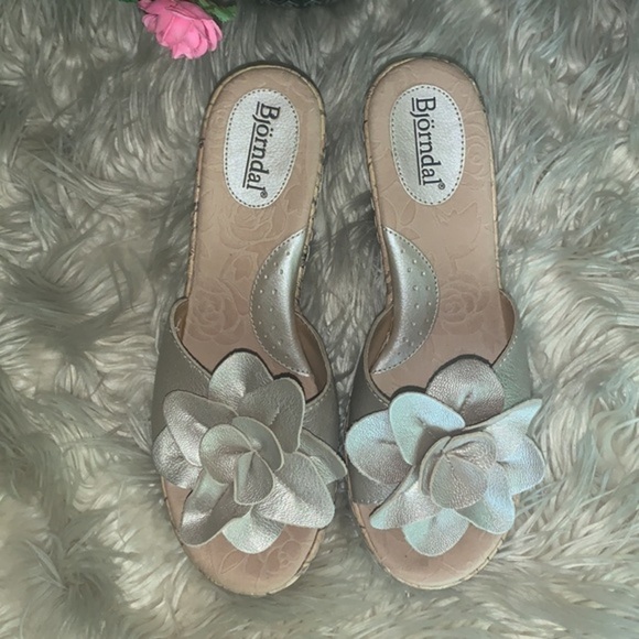 Bjorndal Leia Sandals Cork Heel Pewter Leather with Flower Detail Woman’s 9M - Picture 5 of 14